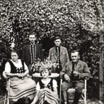 Paul und Berta Oswald mit Lehrling, Gesellen und Tochter Christa