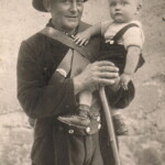 Urgroßvater Paul mit Enkel